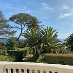 شقة On Cote D'azur With Beachfront Views