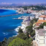 شقة On Cote D'azur With Beachfront Views *