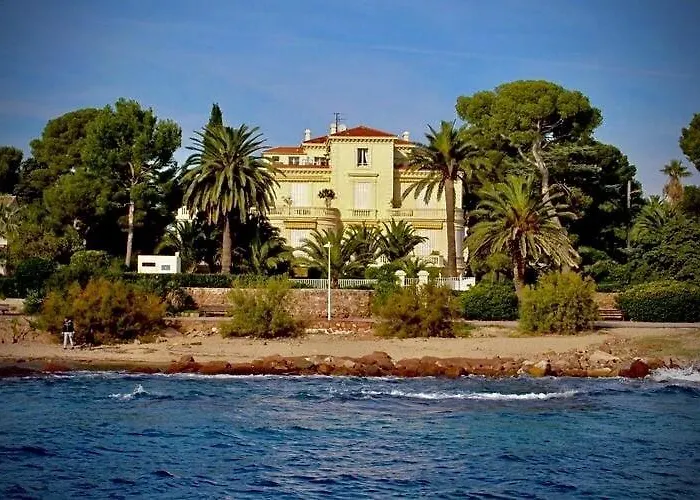 On Cote D'azur With Beachfront Views *