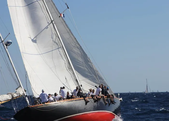 On Cote D'azur With Beachfront Views Saint-Raphaël