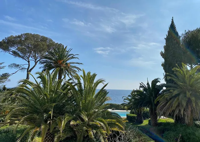 On Cote D'azur With Beachfront Views * Saint-Raphaël