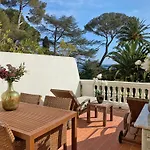 Apartment On Cote D'azur With Beachfront Views Saint-Raphael (Var)