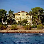 On Cote D'azur With Beachfront Views *