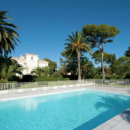 In With Pool And Access * Saint-Raphael (Var)
