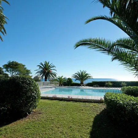 In With Pool And Access * Saint-Raphael (Var)