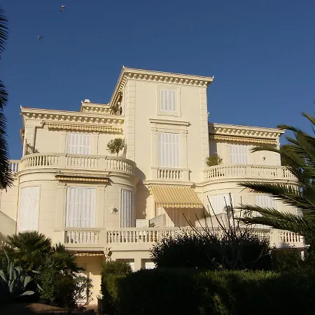 In With Pool And Access * Saint-Raphael (Var)