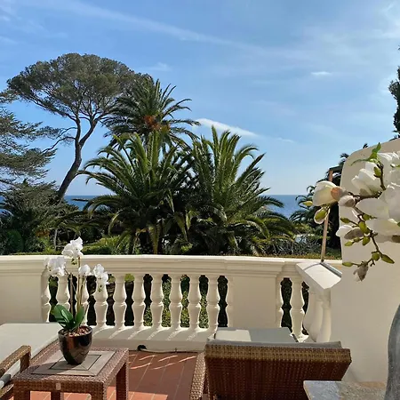 On Cote D'azur With Beachfront Views Апартаменты Сен-Рафаэль