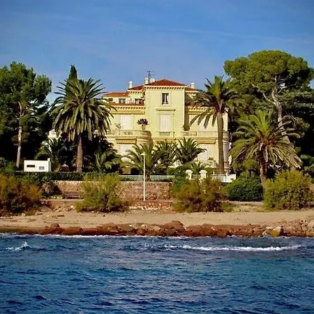 On Cote D'azur With Beachfront Views *