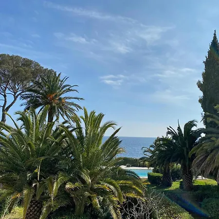 On Cote D'azur With Beachfront Views * Сен-Рафаэль