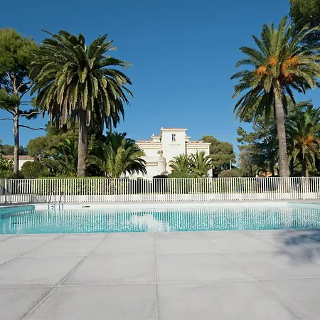 Apartment On Cote D'azur With Beachfront Views