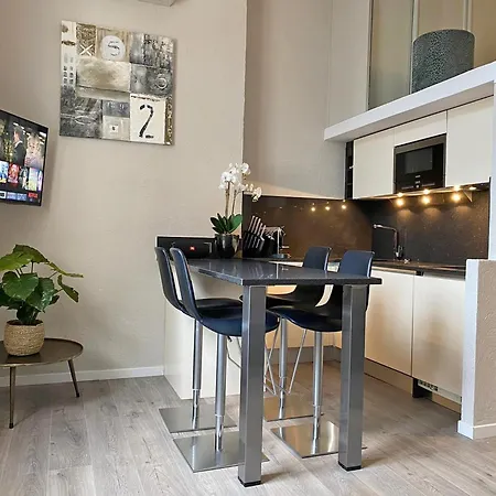 On Cote D'azur With Beachfront Views Апартаменты *