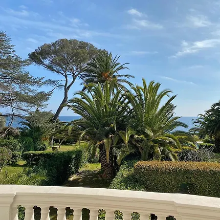 Lejlighed On Cote D'azur With Beachfront Views