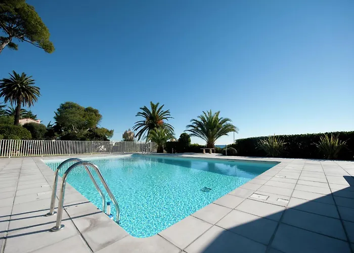 On Cote D'azur With Beachfront Views Апартаменты