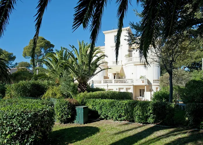 Апартаменты On Cote D'azur With Beachfront Views