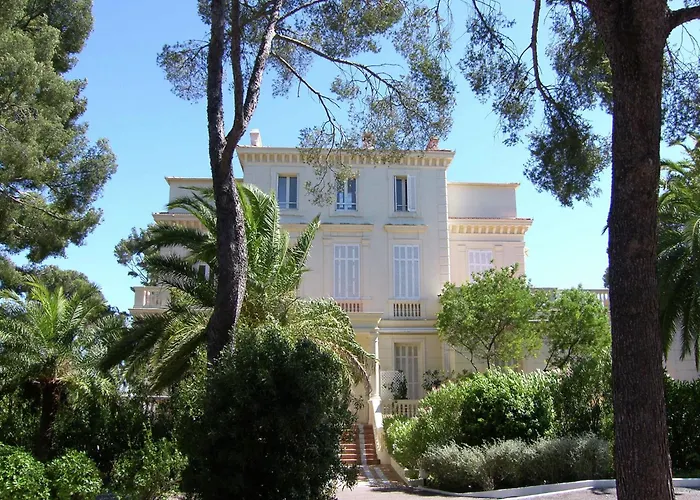 Apartment On Cote D'azur With Beachfront Views *