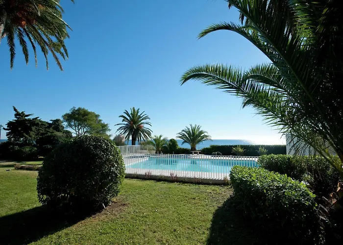 On Cote D'azur With Beachfront Views Apartment Saint-Raphael (Var)