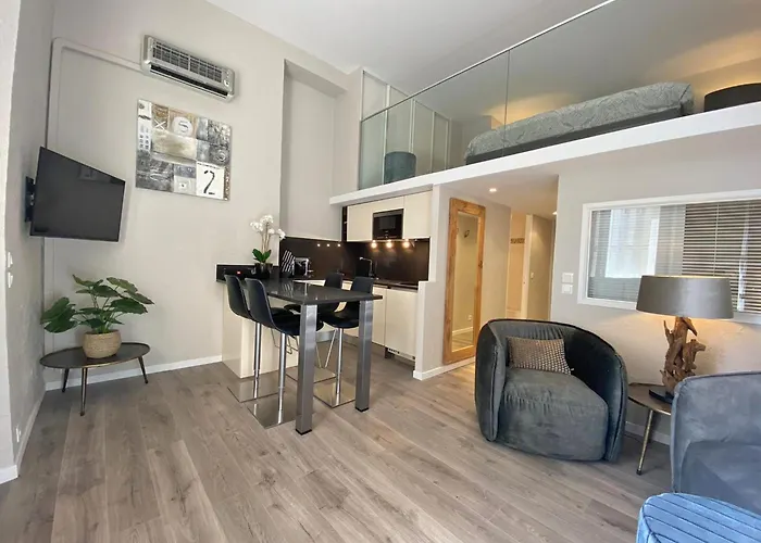 Apartment On Cote D'azur With Beachfront Views