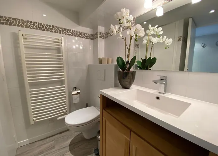 Апартаменты On Cote D'azur With Beachfront Views Сен-Рафаэль