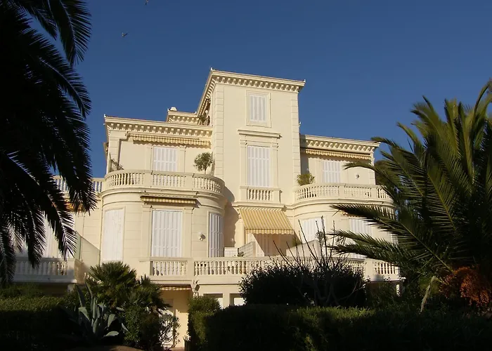 On Cote D'azur With Beachfront Views *