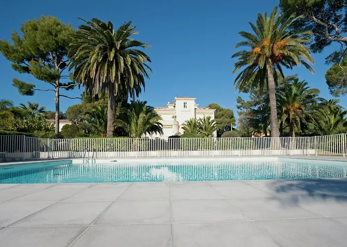 Апартаменты On Cote D'azur With Beachfront Views