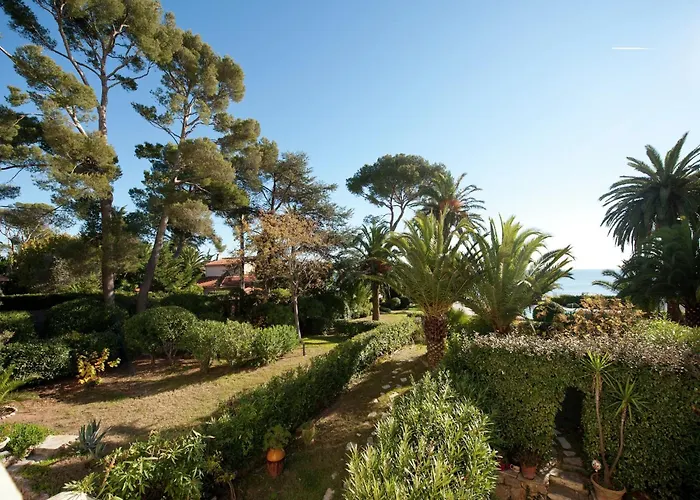 On Cote D'azur With Beachfront Views Apartment
